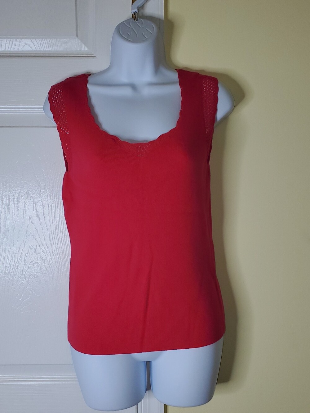 ❤️‍🔥 Express Red Sleeveless Knit Top | Crochet Shoulder Detail | Size M
